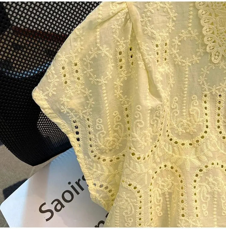 Blusa Bordada Cuello Calado Verano