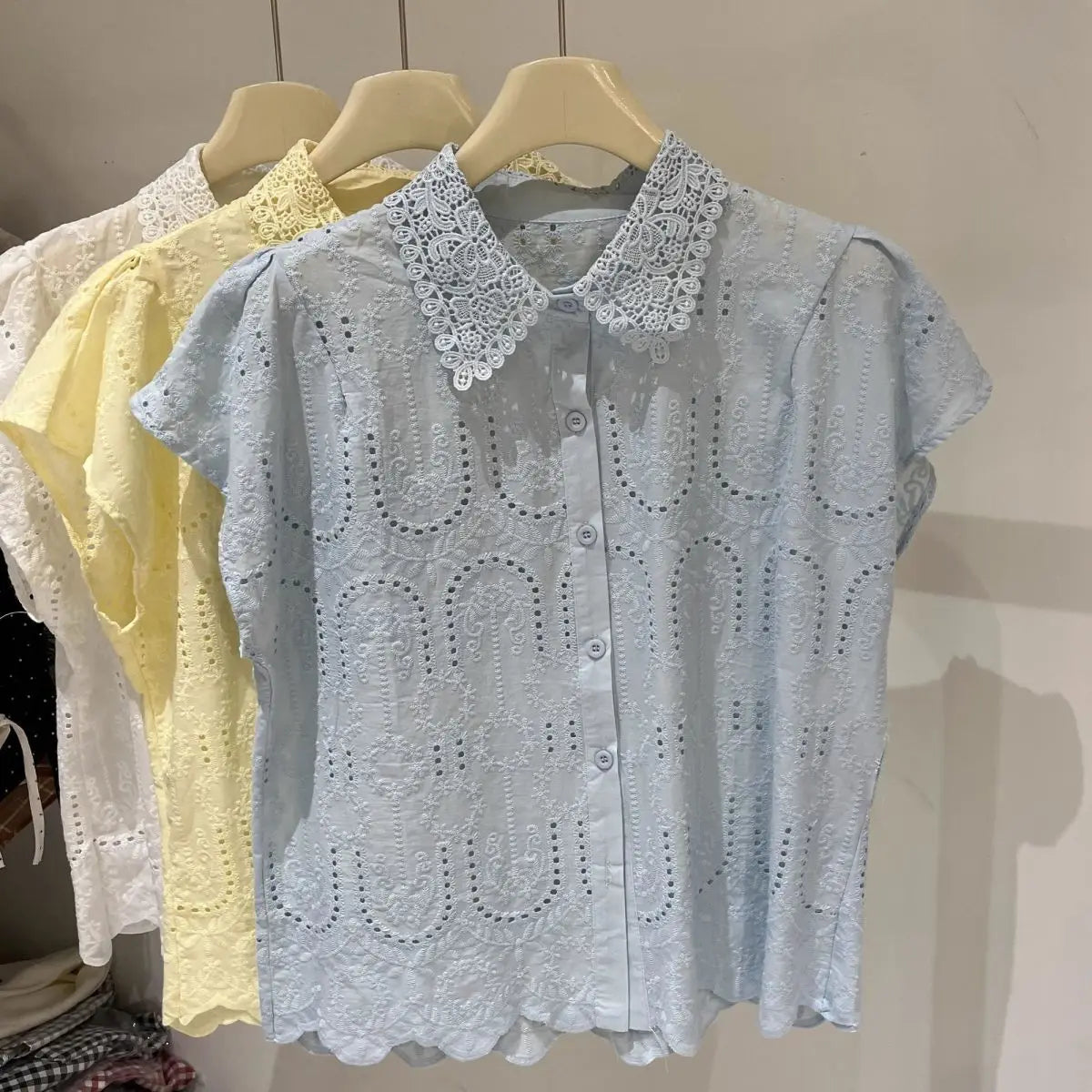 Blusa Bordada Cuello Calado Verano