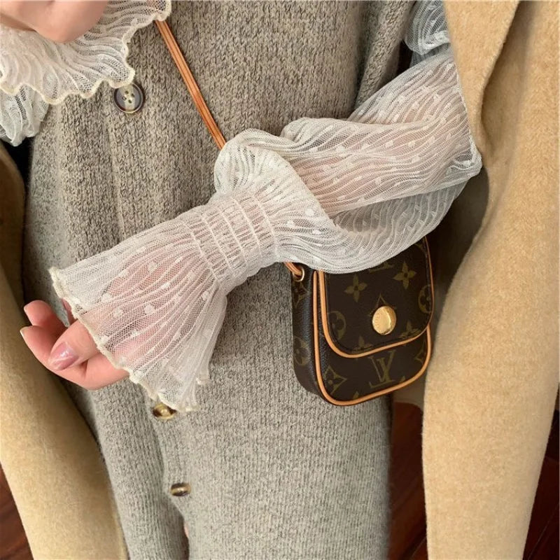 Blusa Malla Transparente Cuello Alto Encaje